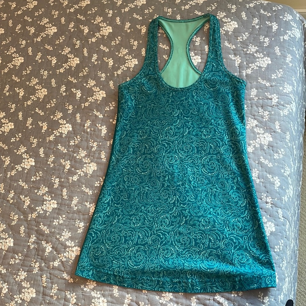 Lululemon size 4 Racerback Tank Turquoise Print